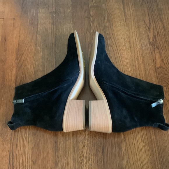 New Paul Green Sante Zip Western Chelsea
Black Suede Ankle Boots - Picture 9 of 10